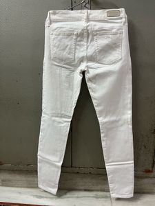 Guess white vintage jeans 💸