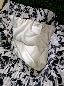 Chic Pleated Floral Midi Skirt