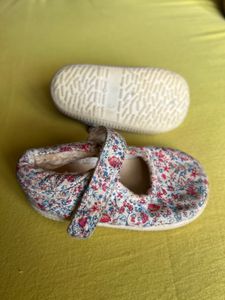 NEXT shoe (kids) size 3 to 9 month