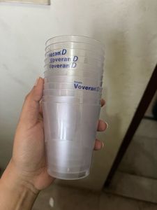 Set of 11 plastic cups