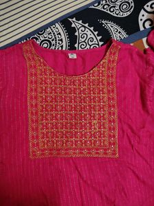 Elegant Kurta Set with Intricate Embroidery