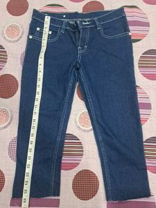 Stylish Blue Denim Capris