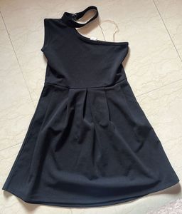 Chic Black One-Shoulder Mini Dress