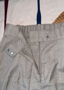 H&amp;M High-Waisted Pleated Cigarette Trousers