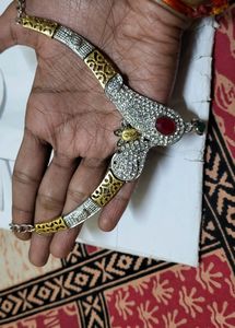 Servile And Gold Mix Nakeless