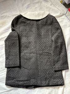 Elegant Tweed Jacket with Pearl Buttons