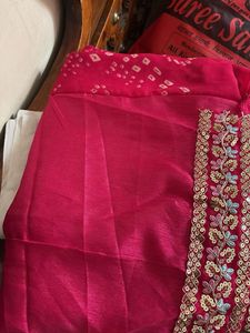Raspberry pink Embellished Bandhani Saree