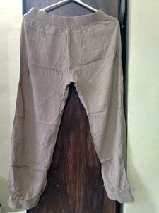 Stylish Cargo Pants. Fit upto 30 size.