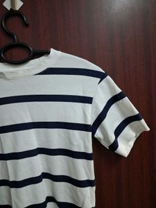 UNIQLO Striped White and Navy T-Shirt