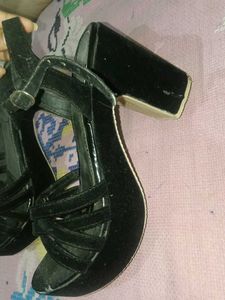 High heels sandal