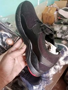 NEW NO USED CASUAL SHOES FOR MEN.