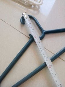 Set of 5 Durable Plastic Hangers