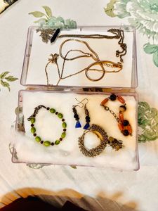 Assorted Women's Jewelry Set