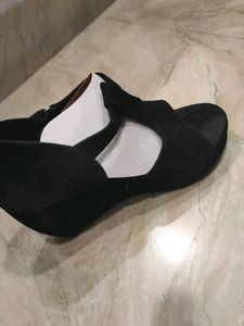 Girls Heels Wedges 7 Number Written On Back Of It