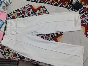 decent white pants littlebox. 🫶🫶
