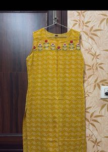 Elegant Yellow Embroidered Kurta