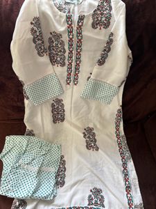 soft longwear  White Kurta Set with Green Print