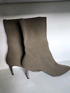 Ribbed High Heel Boots
