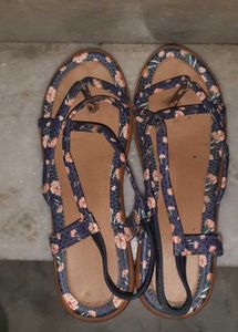 BRAND NEW PEARLS JUTTIS &amp; FLORAL SANDALS (FREE)