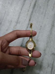 Elegant Gold Sonata Watch