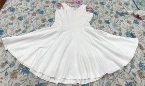 Elegant White V-Neck Midi Dress
