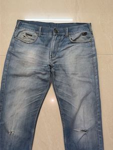 Men's Light Wash Distressed Jeans