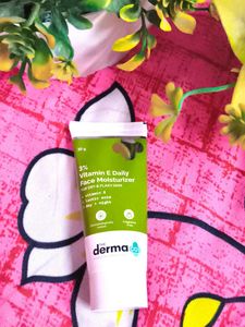 The Derma Co 3% Vitamin E Face Moisturizer Cream W