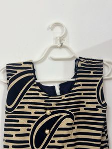 Stylish Patterned Dress with Belt