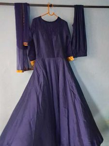 Elegant Navy Blue Kurta Set with Gold Embellishmen