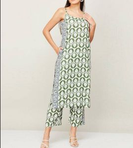 with sleeves Green Geometric Print Kurta Set