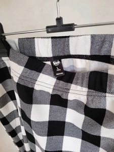 Chic Black &amp; White Gingham Skirt and Vintage Blous