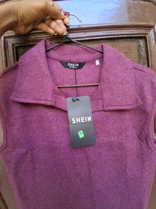 branded  Sleeveless Collared Crop Top