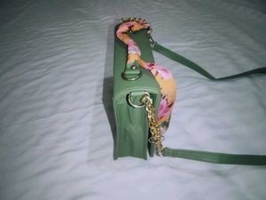 Classic Retro Sling Bag 💚✨