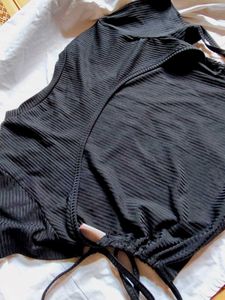 ON SALE🚨URBANIC BLACK RIBBED Y2K SNATCHED CROP TO