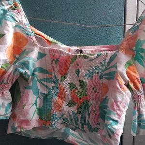 Floral Twist Front Puff Sleeve Top