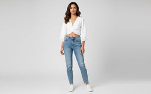 Stylish White Twist Front Cropped Top