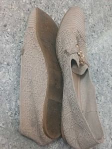 Stylish Women's Loafers with Chain Accent