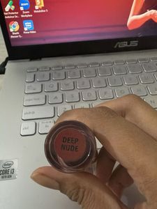 Pout Bomb Plumping Lipgloss - Deep nude