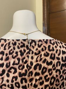 Chic Leopard Print Midi Dress 🐆