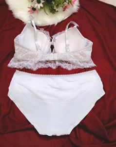 White humkemoller lingerie set 👍