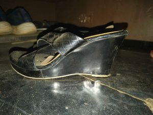 Korean Stappy Black Wedges