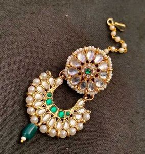 Exquisite Kundan Maangtika