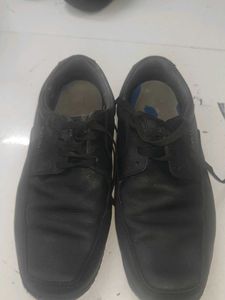 Classic Black Leather Lace-Up Shoes