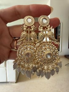 🩶🩶 Gold Toned Dangler Earrings