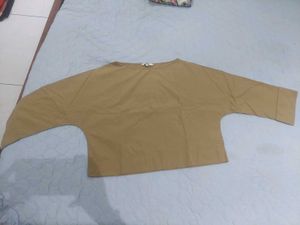 Uniqlo Beige T-Shirt