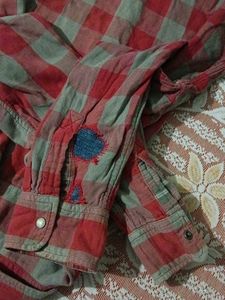 Levi's Plaid Button-Up Shirt