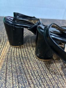 Chic Black Block Heel Sandals