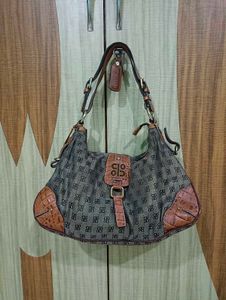 Chic Hobo Bag with Crocodile Trim