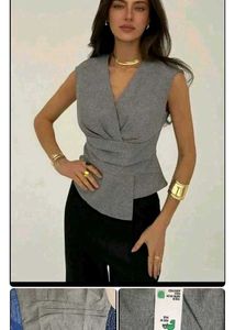 Chic Grey Sleeveless V-Neck Peplum Top