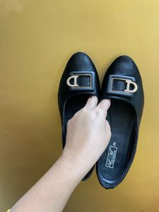 Black Buckle Flats